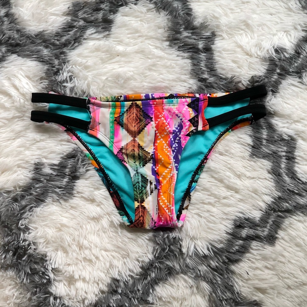 Printed bathing suit bottoms👙